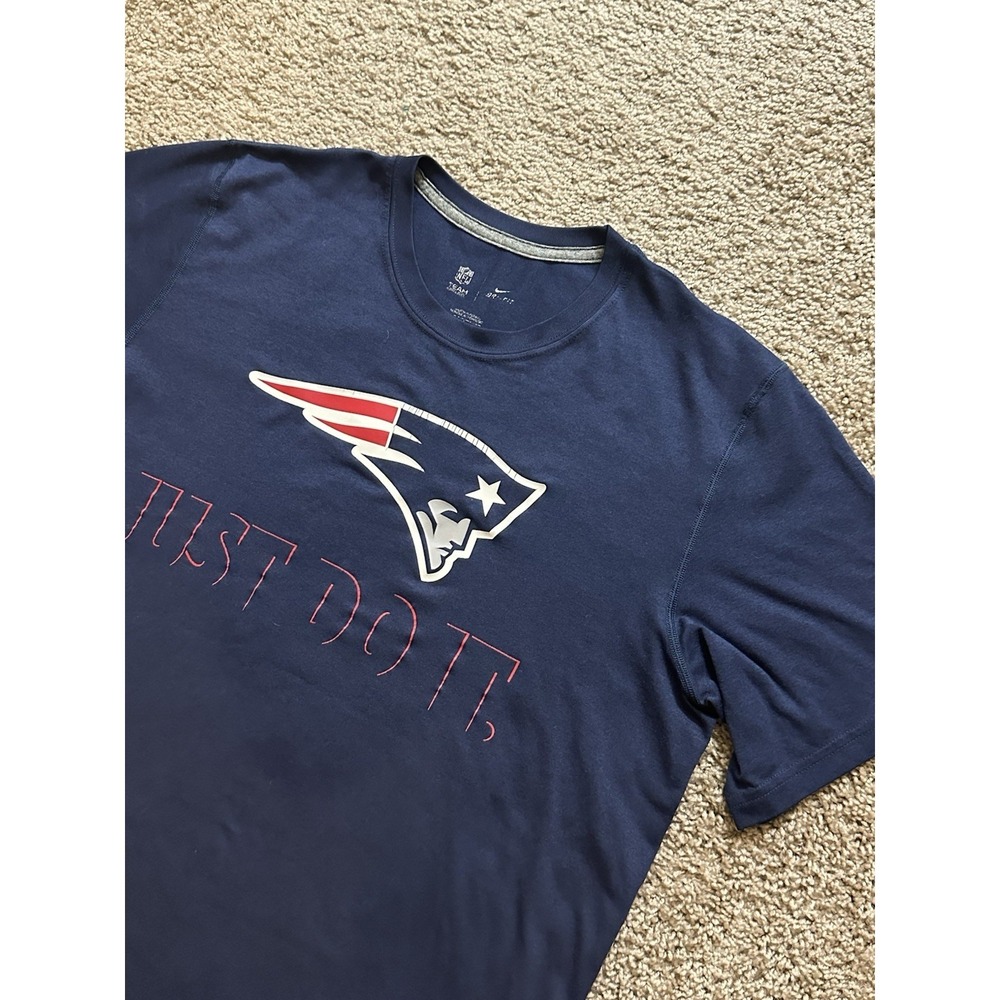 Men's Nike Dri Fit NFL New England Patriots Short Sleeve Athletic Shirt - Large